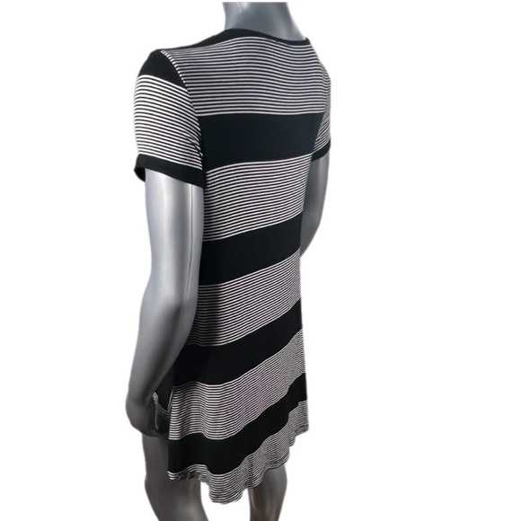 Cable & Gauge Black & White Stripe Short Sleeve
Tunic Top - Picture 6 of 10